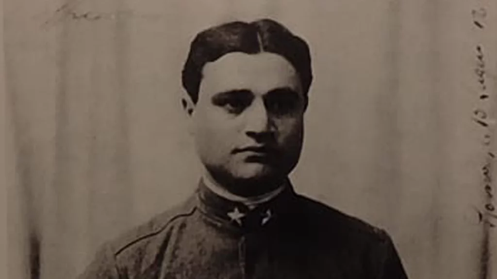Immagine di Beniamino Gigli giovane con divisa militare