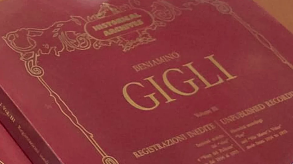 Immagine che raffigura un cofanetto di una serie di dischi inediti di Beniamino Gigli